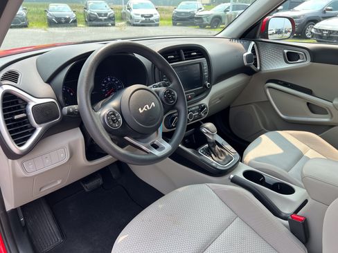 Used 2022 Kia Soul LX FWD image 13