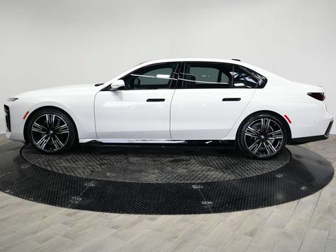 Used 2023 BMW i7 xDrive60 AWD/4WD image 4