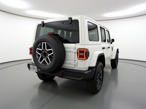 Used 2025 Jeep Wrangler Unlimited Sahara AWD/4WD image 9