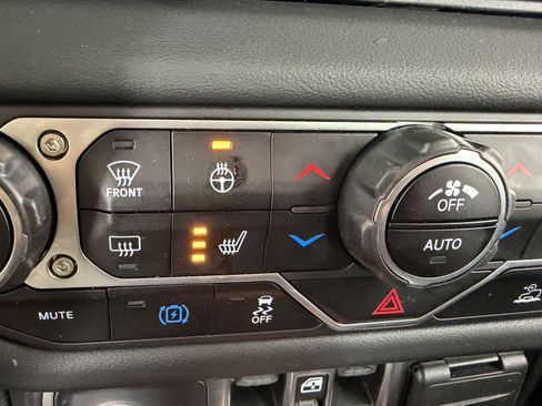 Used 2024 Jeep Wrangler Unlimited Sahara AWD/4WD image 23