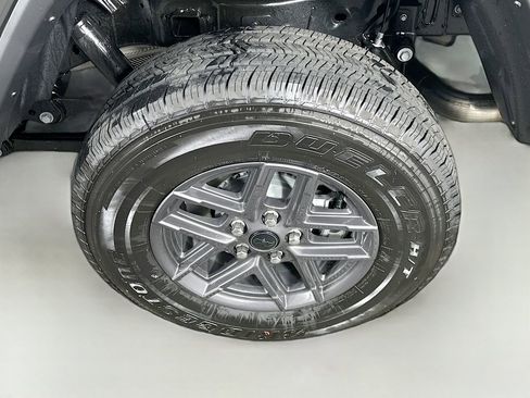 New 2025 Jeep Gladiator Sport image 15