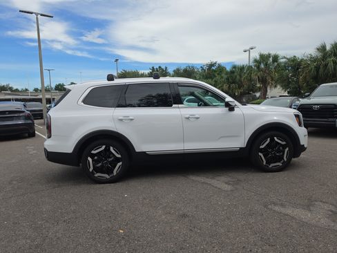 Certified 2023 Kia Telluride EX w/ EX Captain's Chair Package FWD image 9