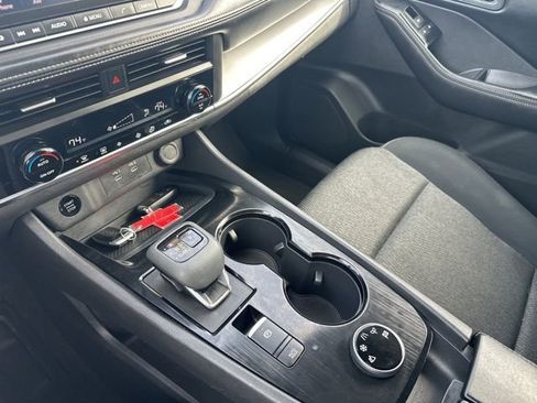 Used 2024 Nissan Rogue SV image 31