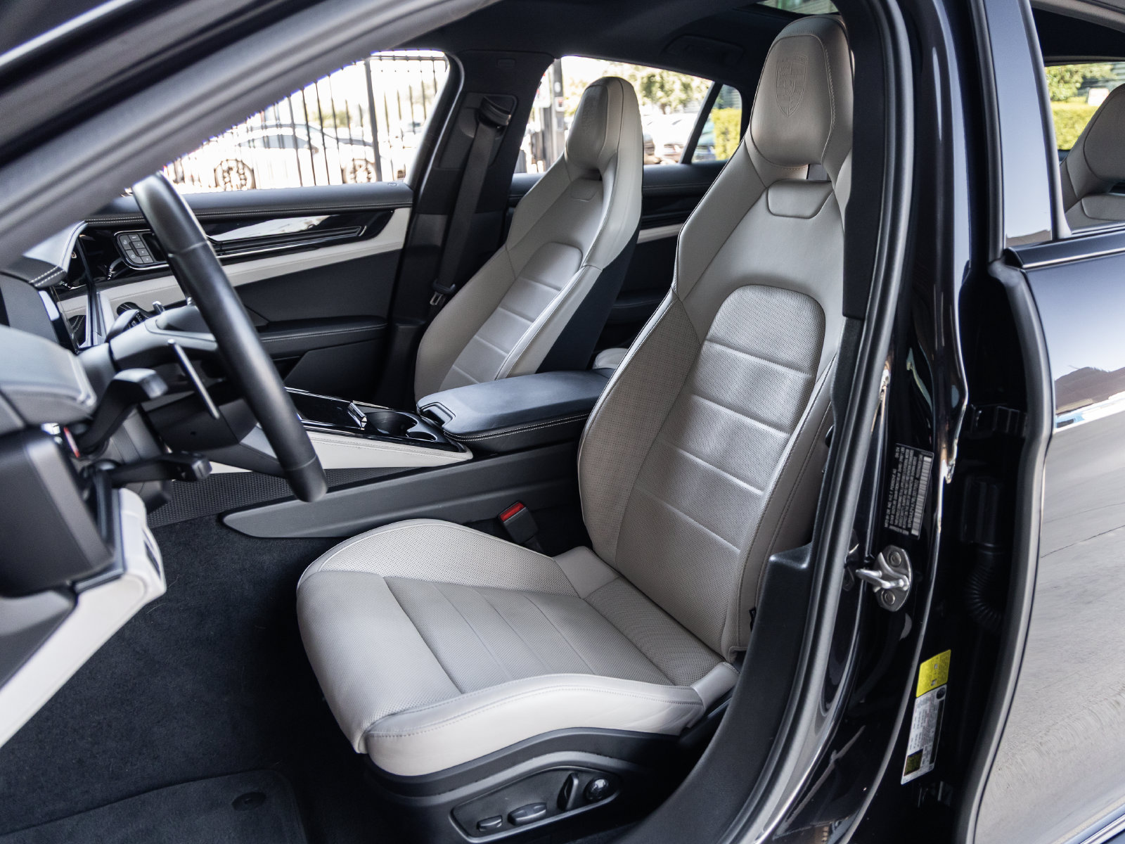 Certified 2024 Porsche Panamera RWD image 5