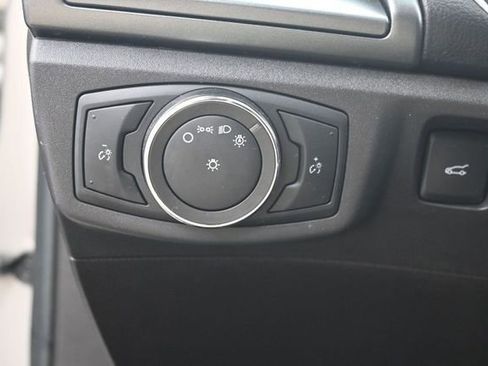 Used 2016 Ford Fusion SE FWD image 13