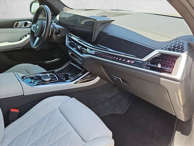 Used 2023 BMW X7 xDrive40i w/ M Sport Package AWD/4WD image 24