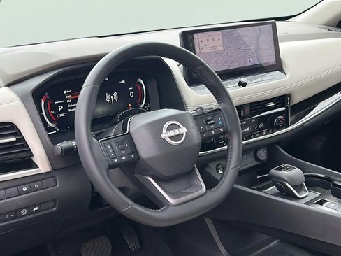 Used 2025 Nissan Rogue SL w/ Tech Package FWD image 17