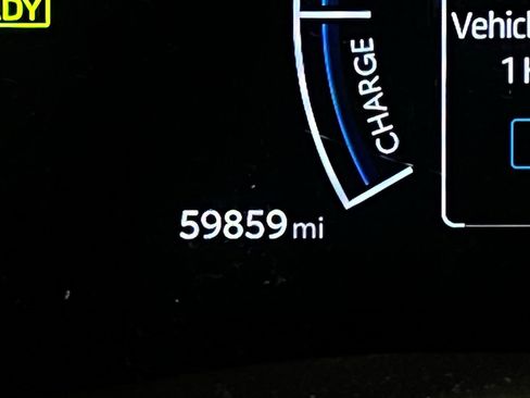 Used 2025 Toyota Camry SE FWD image 11