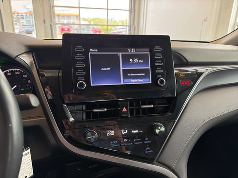 Used 2024 Toyota Camry SE FWD image 22