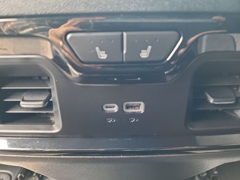 Certified 2024 GMC Sierra 2500 AT4 w/ AT4 Preferred Package image 32