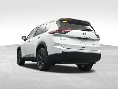 Used 2025 Nissan Rogue SV AWD/4WD image 13