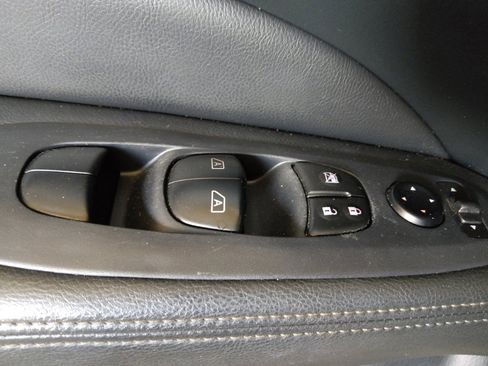 Used 2020 Nissan Pathfinder SL AWD/4WD image 27