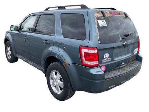 Used 2011 Ford Escape XLT w/ 201A Rapid Spec Order Code FWD image 2