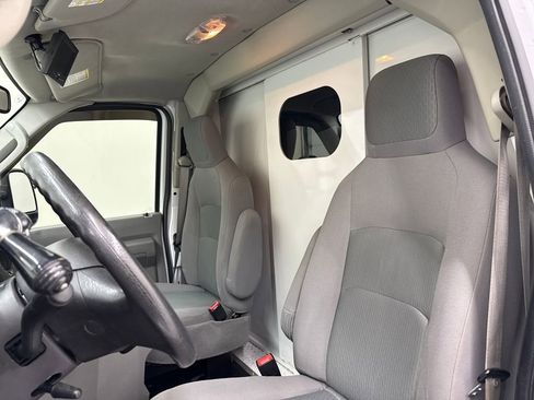 Used 2016 Ford E-350 and Econoline 350 Super Duty RWD image 17