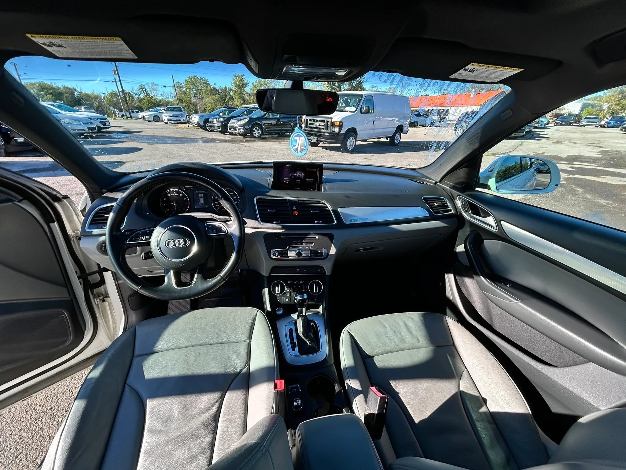 Used 2018 Audi Q3 2.0T Premium Plus w/ Premium Plus Package AWD/4WD image 25