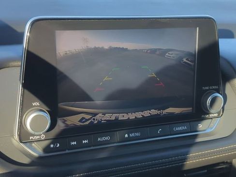 Used 2024 Nissan Rogue S image 18