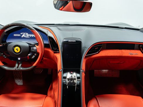 Used 2022 Ferrari Roma RWD image 14