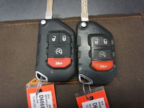 Used 2018 Jeep Wrangler Unlimited Sahara image 19