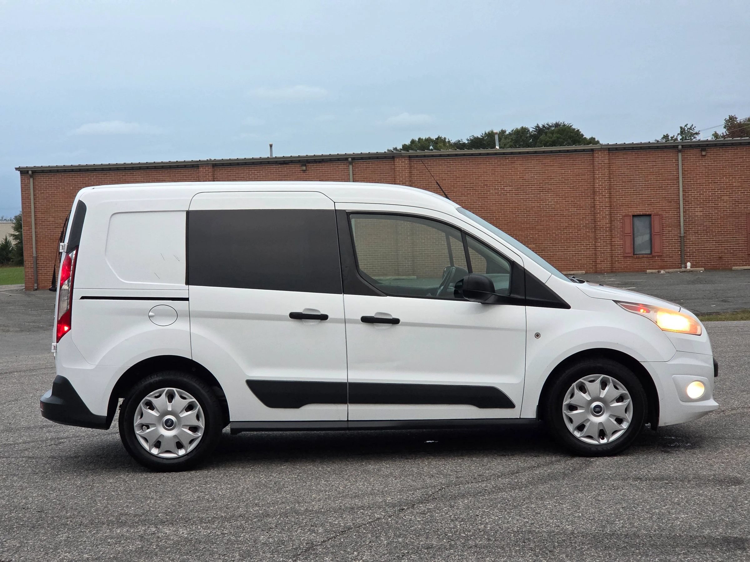 Used 2016 Ford Transit Connect XLT FWD image 5