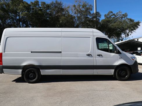 Used 2024 Mercedes-Benz eSprinter 170 Cargo image 25