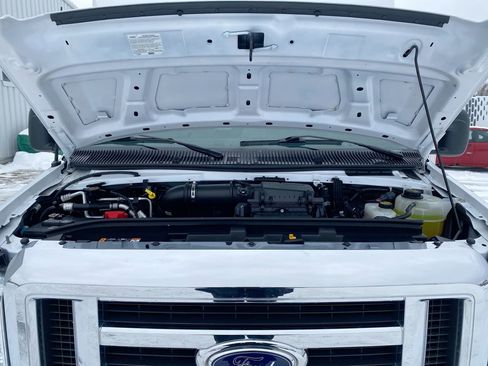 Used 2025 Ford E-450 and Econoline 450 Super Duty w/ Interior Upgrade Package RWD image 11