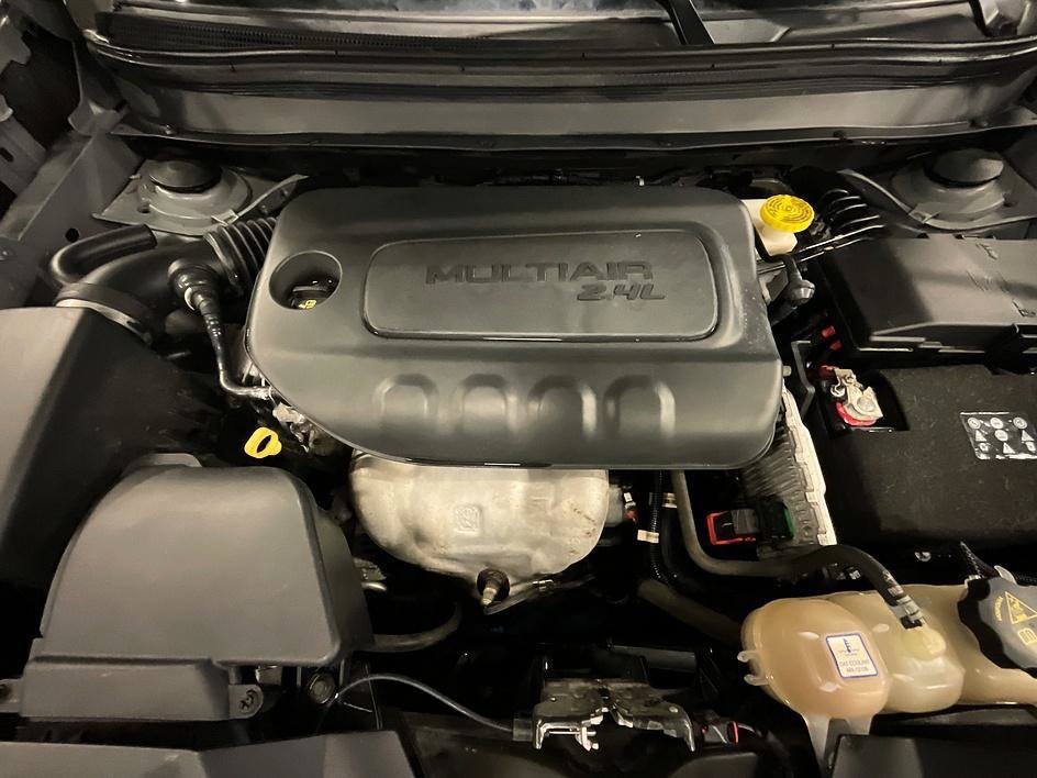 Used 2020 Jeep Cherokee Latitude Plus w/ Cold Weather Group AWD/4WD image 8