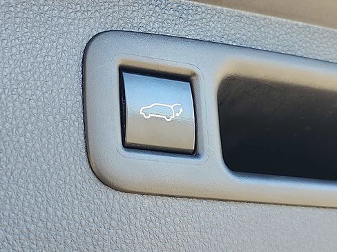 Used 2022 Toyota Highlander XSE image 30