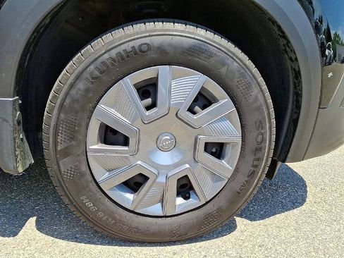 Certified 2025 Nissan Kicks S AWD/4WD image 10