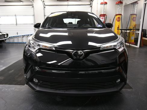 Used 2019 Toyota C-HR Limited image 2