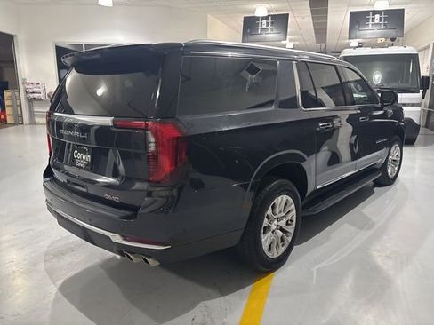 Used 2025 GMC Yukon XL Denali image 9