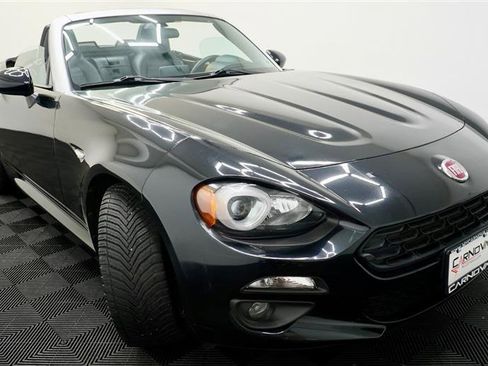 Used 2017 FIAT 124 Spider Lusso RWD image 8