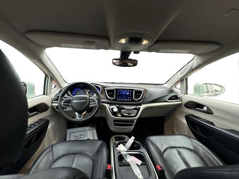 Used 2017 Chrysler Pacifica Touring-L image 22