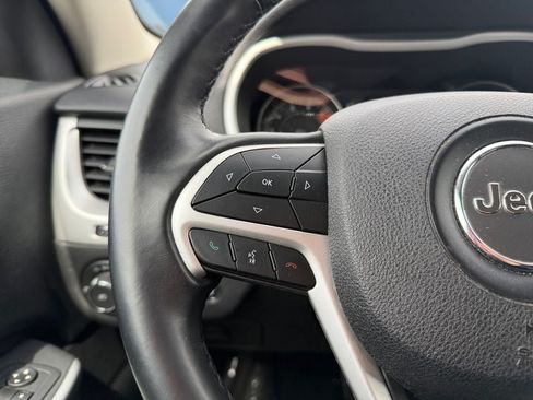 Used 2018 Jeep Cherokee Latitude Plus w/ Comfort/Convenience Group AWD/4WD image 15
