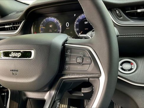 New 2025 Jeep Grand Cherokee Altitude image 23