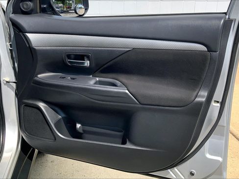 Used 2018 Mitsubishi Outlander SE FWD image 28