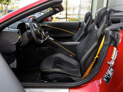 Used 2025 Ferrari Roma Spider RWD image 25