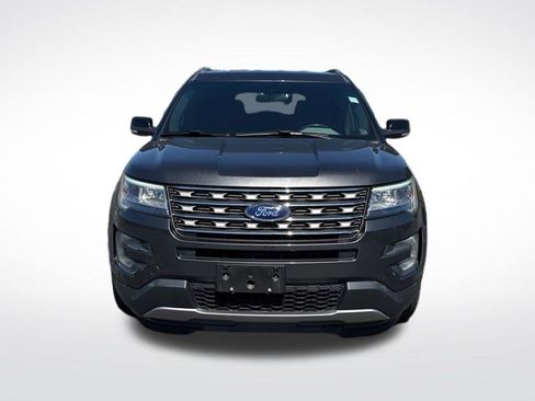Used 2017 Ford Explorer XLT AWD/4WD image 2