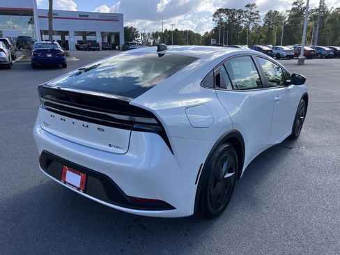 Used 2026 Toyota Prius Plug-In Hybrid FWD image 5