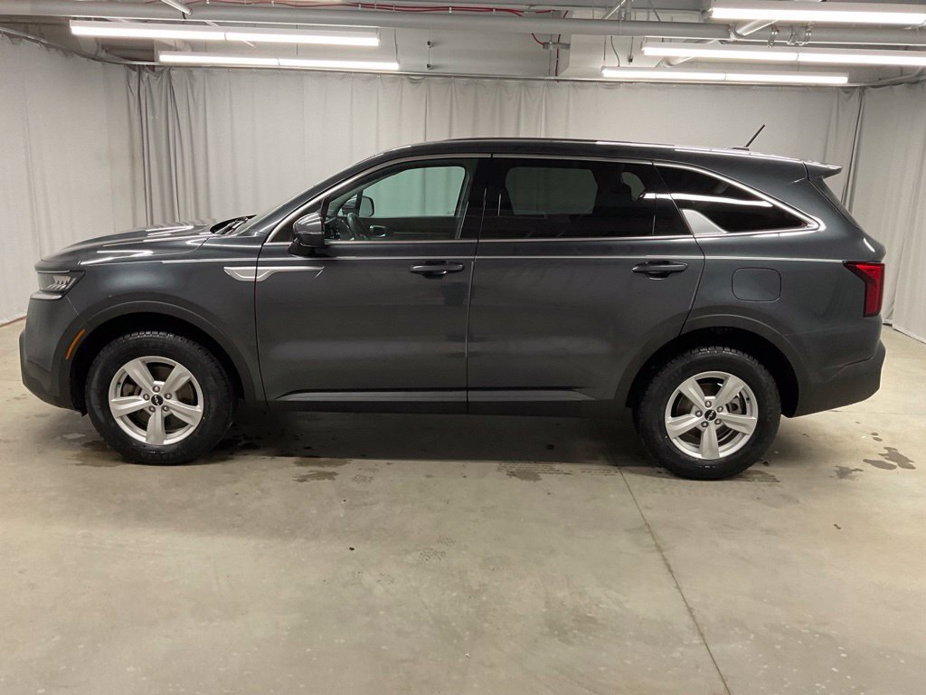 Used 2023 Kia Sorento LX AWD/4WD image 7