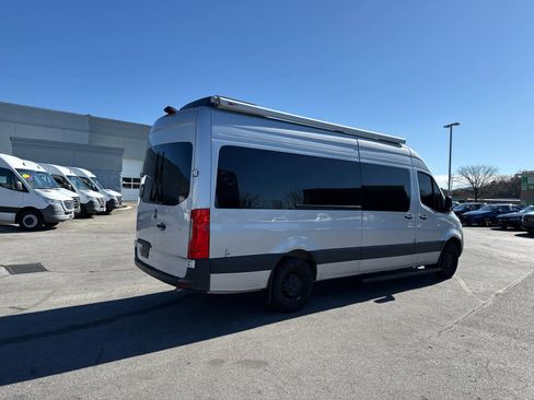 Used 2024 Mercedes-Benz Sprinter 2500 image 3