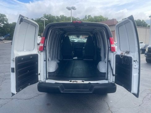 Used 2021 Chevrolet Express 3500 w/ Driver Convenience Package RWD image 7