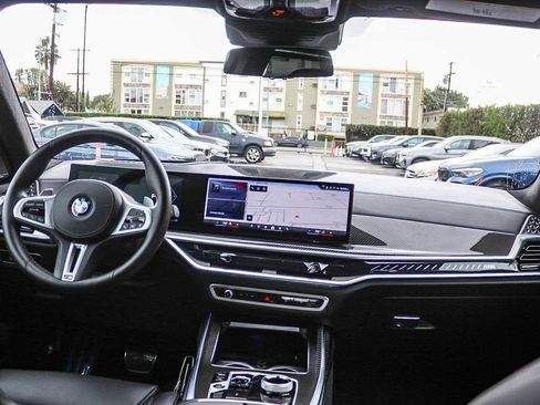 Used 2026 BMW X7 M60i image 12