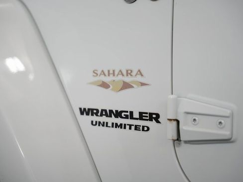Used 2015 Jeep Wrangler Unlimited Sahara w/ Connectivity Group AWD/4WD image 59