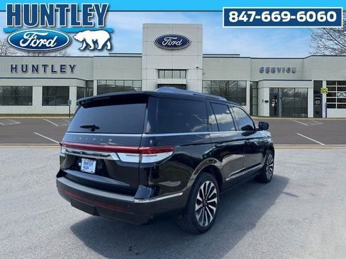 Used 2022 Lincoln Navigator Reserve AWD/4WD image 5