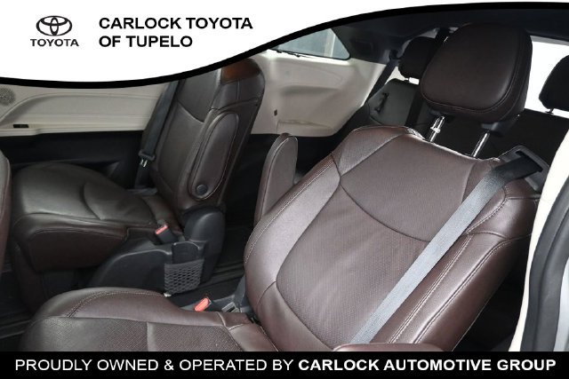 Used 2023 Toyota Sienna Platinum FWD image 17