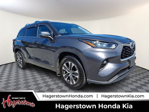 Used 2020 Toyota Highlander XLE AWD/4WD image 1