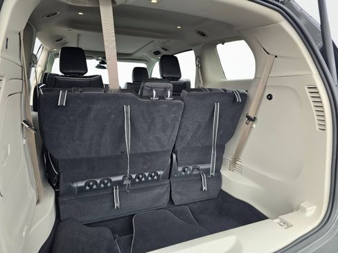 Used 2022 Chrysler Pacifica Limited FWD image 18