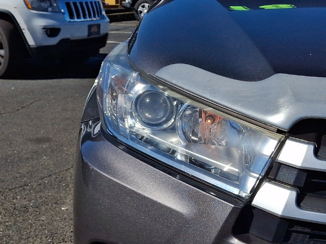 Certified 2018 Toyota Highlander XLE w/ Protection Package #3 AWD/4WD image 9