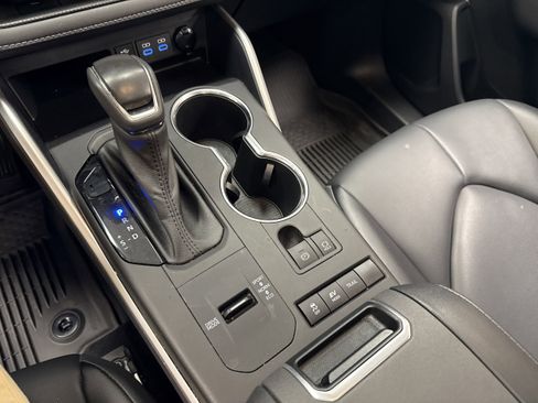 Used 2022 Toyota Highlander XLE image 34