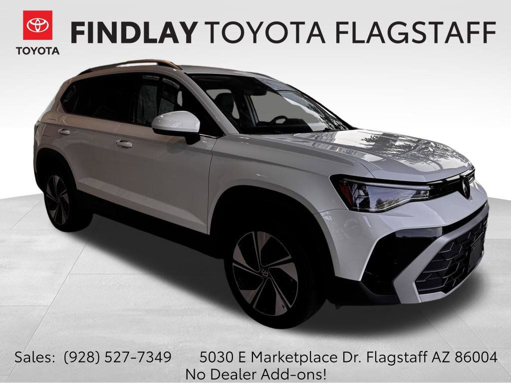 Used 2025 Volkswagen Taos SE AWD/4WD image 1